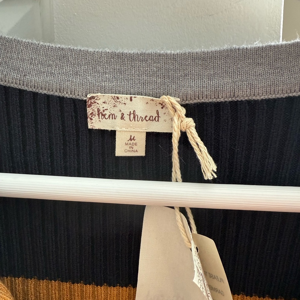 Hem & Thread Black and Gold Ribbed Top - Picture 4 of 6